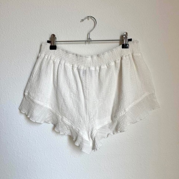 Mid Rise White Ruffle Shorts - Picture 5 of 5